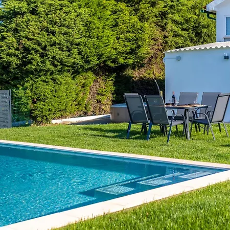 Casa Sol - Private Pool With A Large Garden Vakantiehuis Famalicão