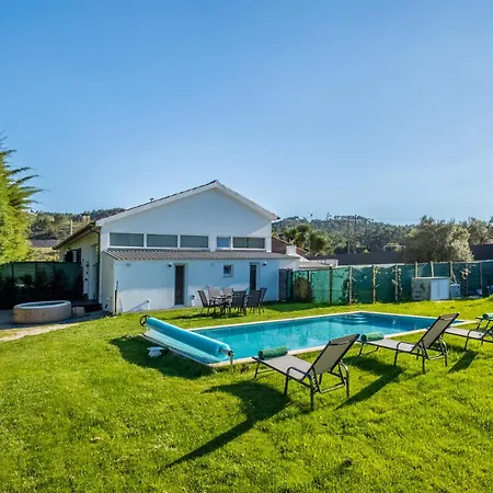 Casa vacanze Casa Sol - Private Pool With A Large Garden Famalicão