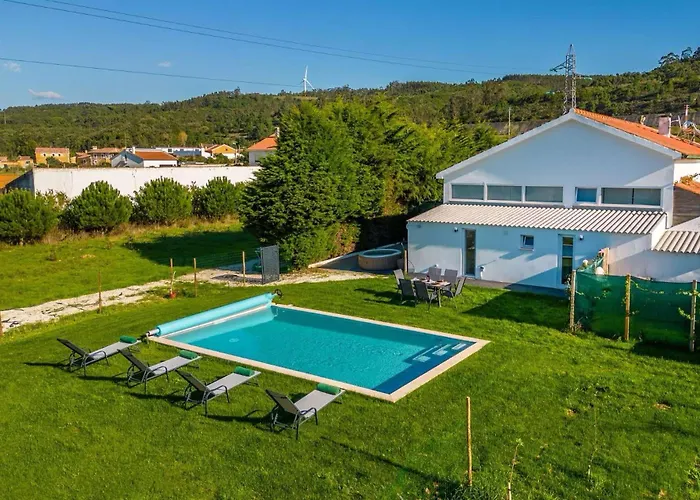 Casa Sol - Private Pool With A Large Garden Tatil Evi Famalicão